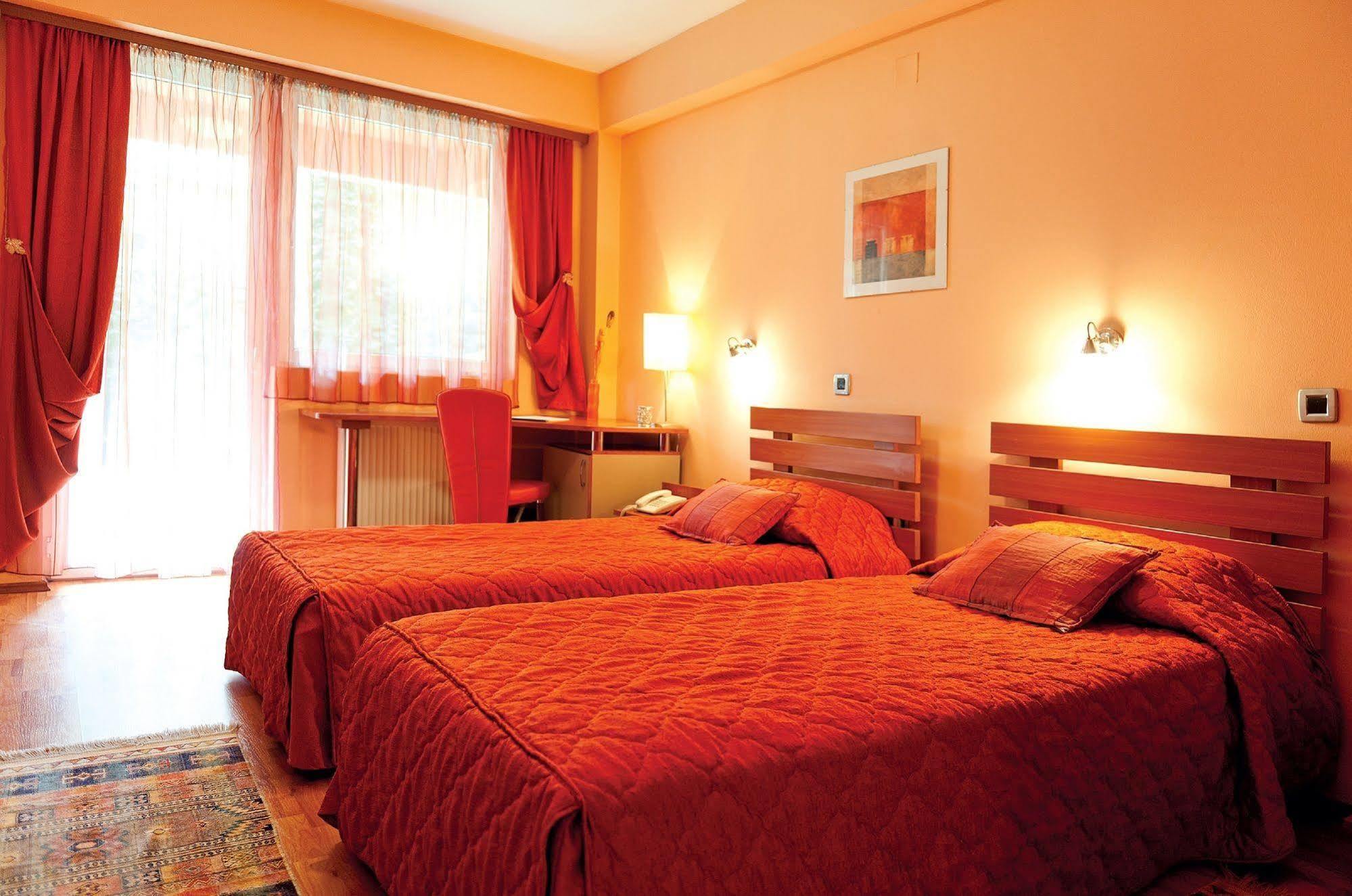 Leonardo Hotel Скоп'є Екстер'єр фото