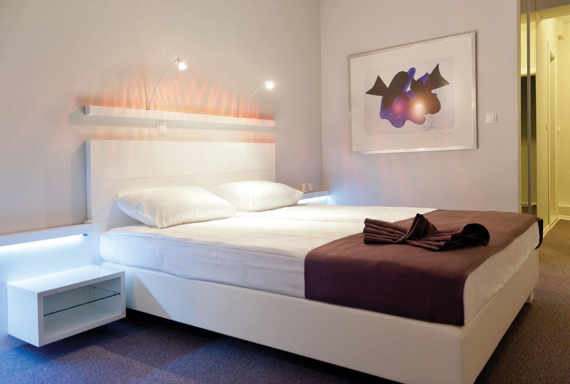 Leonardo Hotel Скоп'є Екстер'єр фото