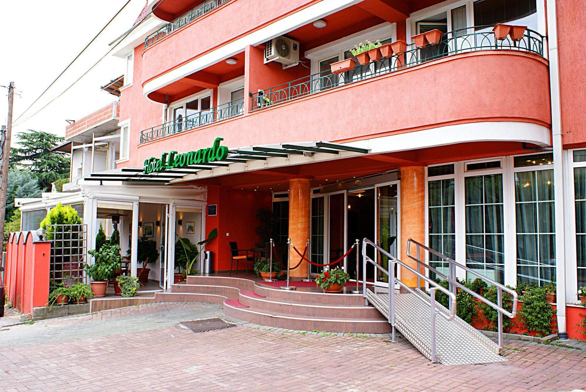 Leonardo Hotel Скоп'є Екстер'єр фото