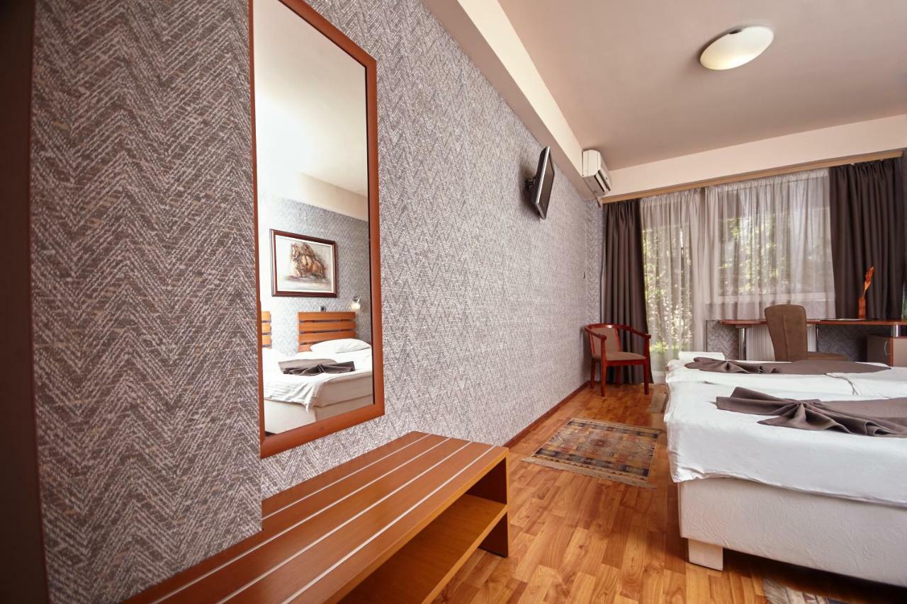 Leonardo Hotel Скоп'є Екстер'єр фото