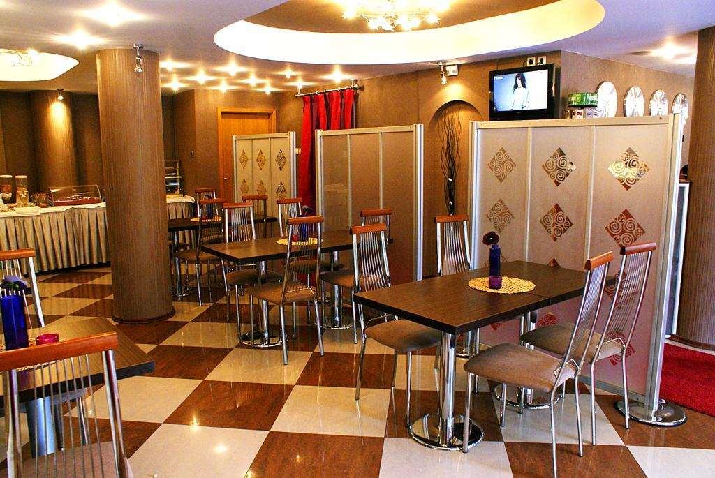Leonardo Hotel Скоп'є Ресторан фото